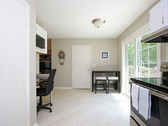 4th image of 3085 Newton Dr