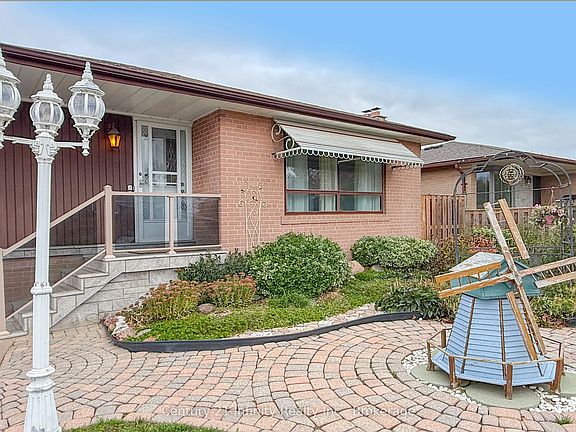 3rd image of 879 Antonio St
