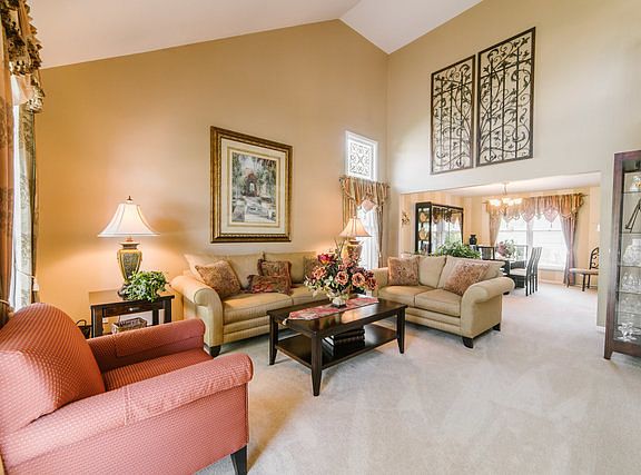 3rd image of 1081 Roslyn Ct