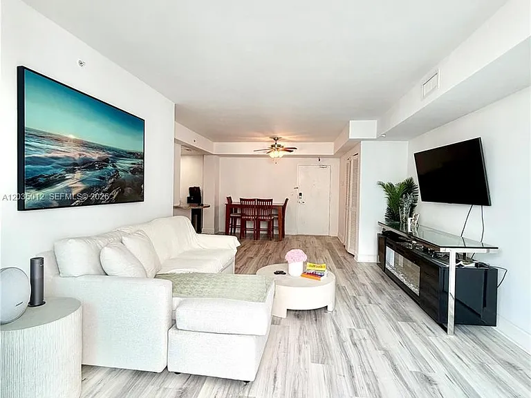 7501 E Treasure Dr #6T — Photo 7