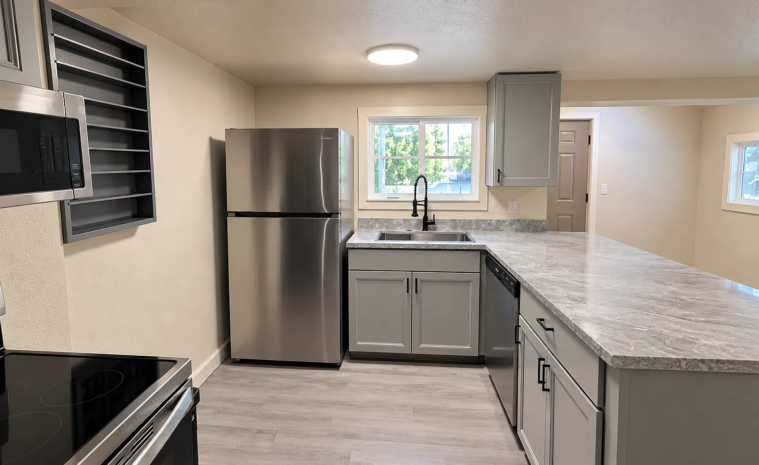 3 bed, 1087 sqft, $2,000 — Photo 1