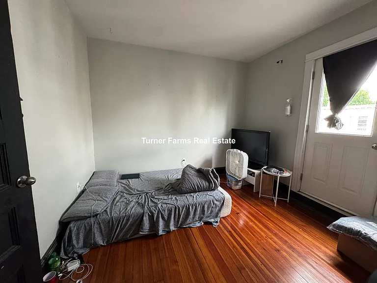 10 Taft St — Photo 11