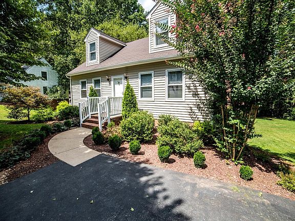2nd image of 1809 Heritage Cir