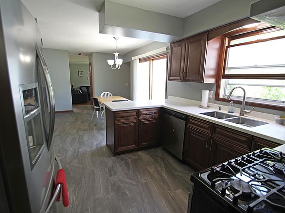 5th image of 6038 W Silver Brook Ln