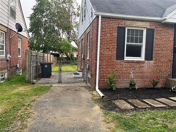 5th image of 1038 Lindsay Ave