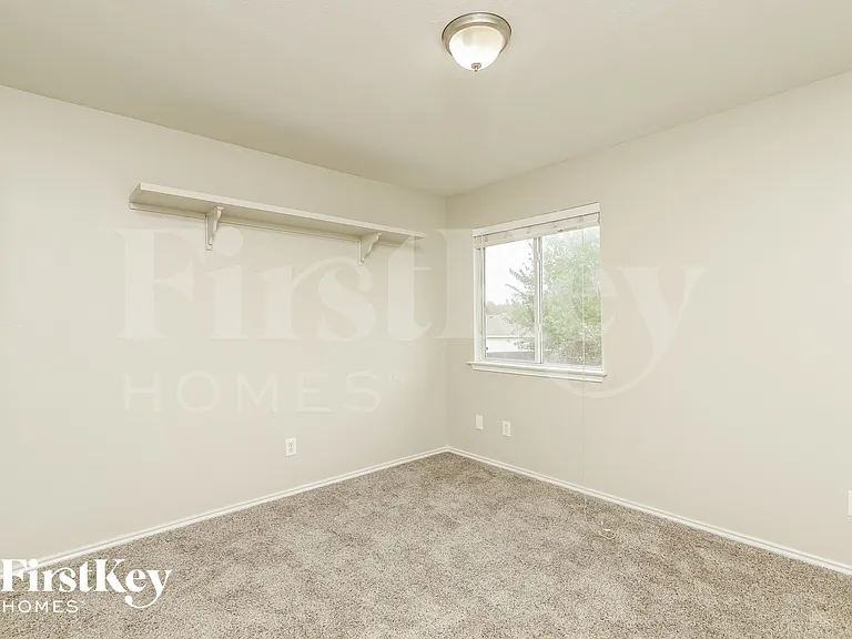 315 Donalan Dr — Photo 11