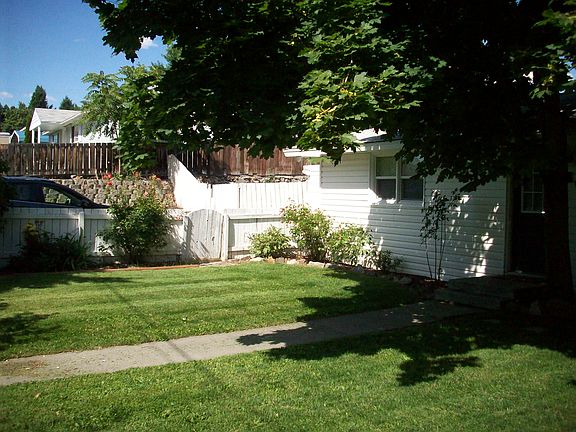 3rd image of 465 N Larch Ave