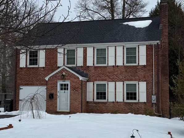 336 Ridgewood Rd, West Hartford, CT 06107