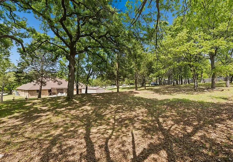 1013 Alamo Dr — Photo 10