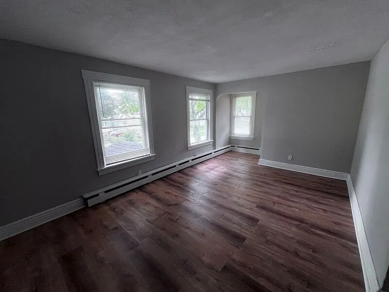 2 bed, 1.0 bath, 1130 sqft, $1,100 — Photo 2