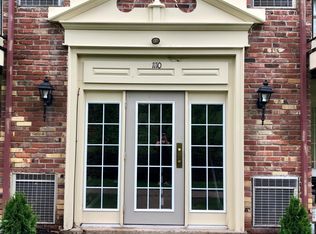 1110 Chatham Park Dr APT B, Pittsburgh, PA 15216