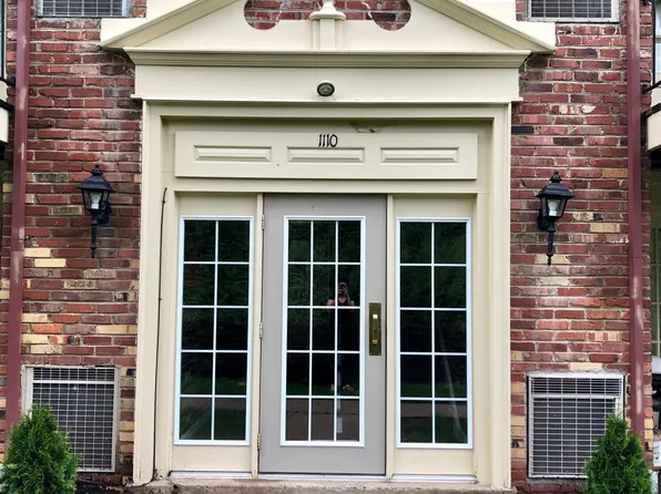 1110 Chatham Park Dr, Pittsburgh, PA 15216