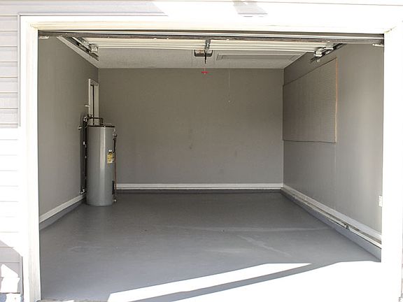 Epoxy floor in garage