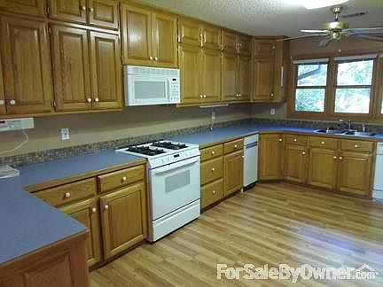 4th image of 1181 Lakeshore Dr