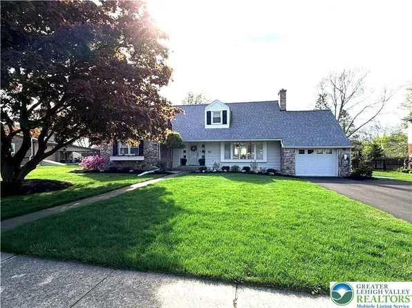 389 Barrett Rd, Emmaus, PA 18049