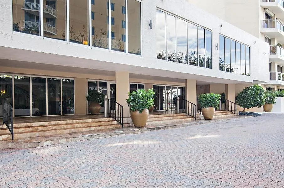 1 bed, 1.0 bath, 831 sqft, $2,500 — Photo 2