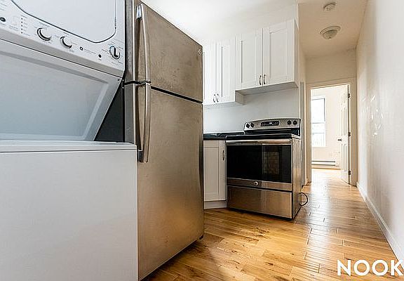 3rd image of 459 Chauncey St APT 2R