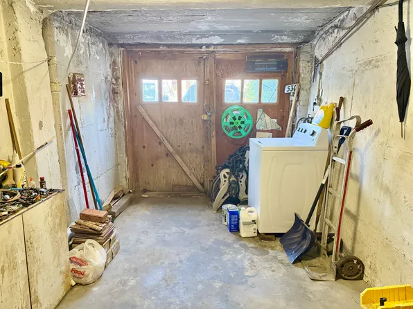 536 East 43rd Street image 10 of 10