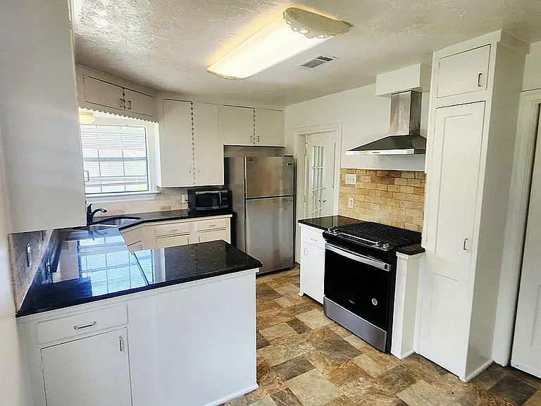 236 W 31st St — Photo 31