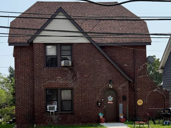 2390 Richmond Rd, Staten Island, NY 10306