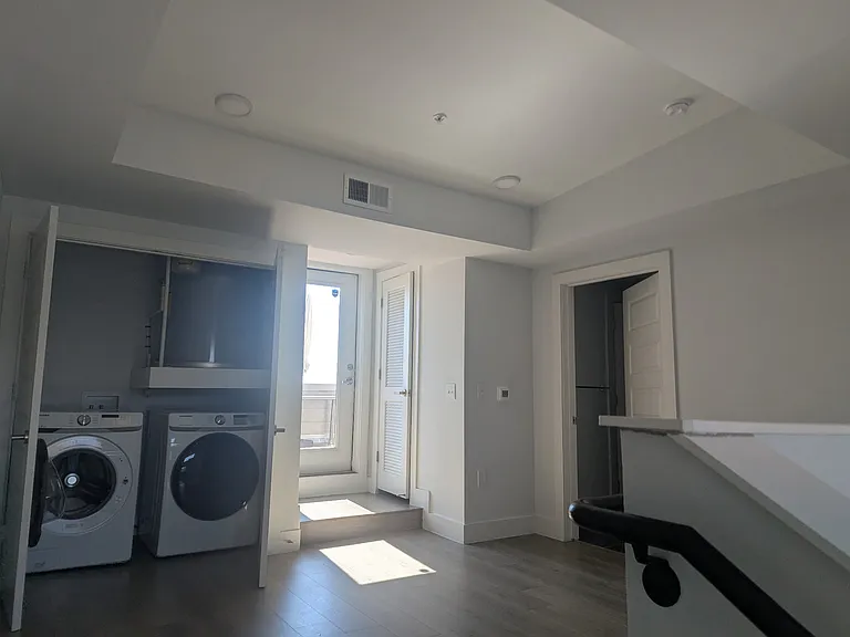 Furnished W/D
Access to private rooftop terrace
