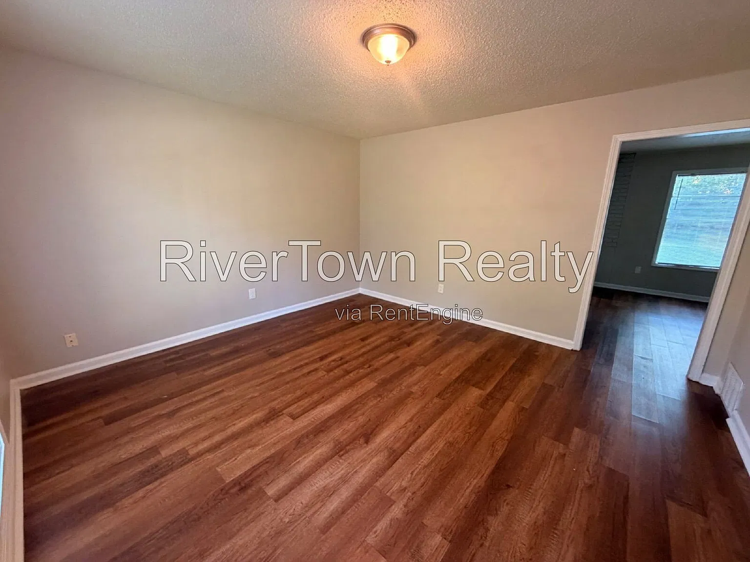 3 bed, 1.0 bath, 1033 sqft, $1,195 — Photo 3