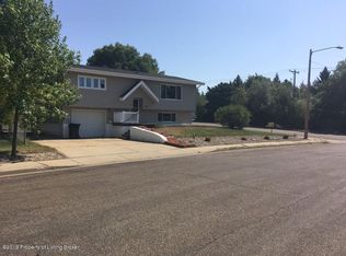 1014 2nd Ave E, Dickinson, ND 58601