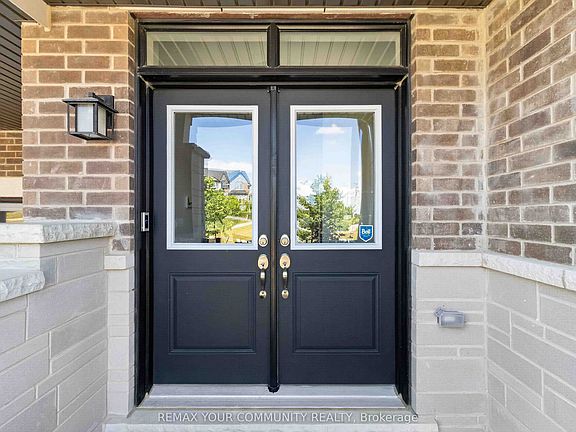 2nd image of 92 Holyrood Cres