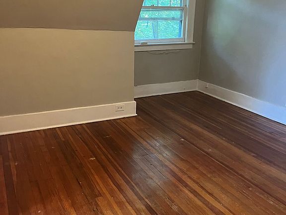 3rd image of 847 Westmoreland Ave APT 4