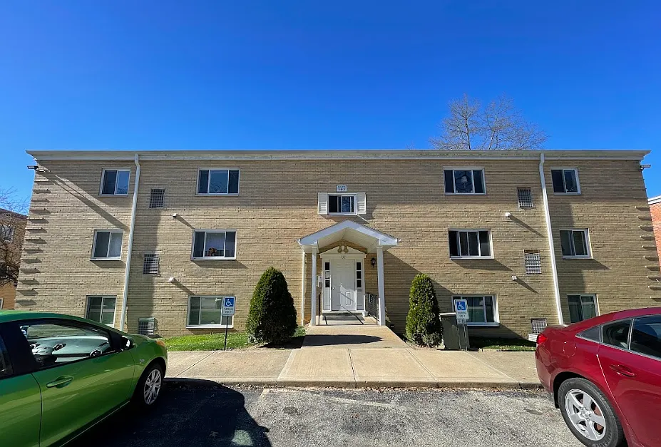 Oak Creek Apartments — Photo 4