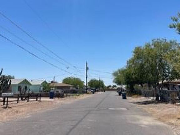 Exterior Neighborhood (street photo)