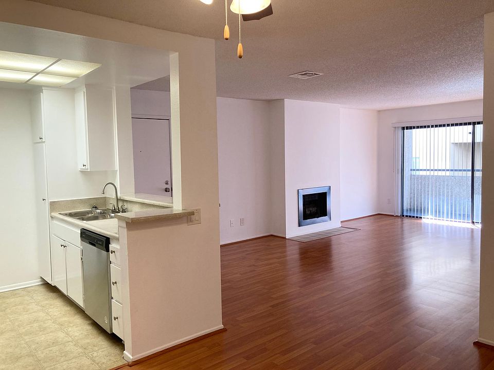 1st image of 5718 Camellia Ave #106