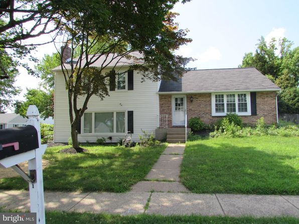 2 Leslie Pl