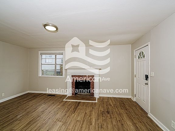 1648784_003_living_room_3.jpg