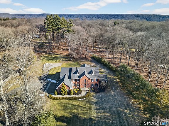 3rd image of 489 Amity Road