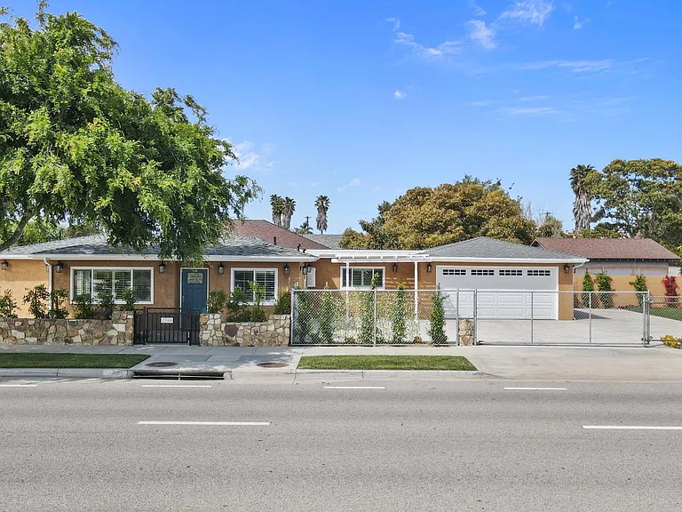 2508 Colonia Ave — Photo 2