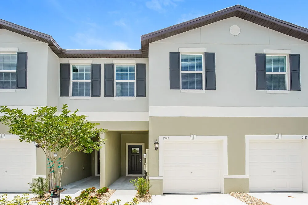 3 bed, 2.5 bath, 1624 sqft, $2,245 — Photo 1