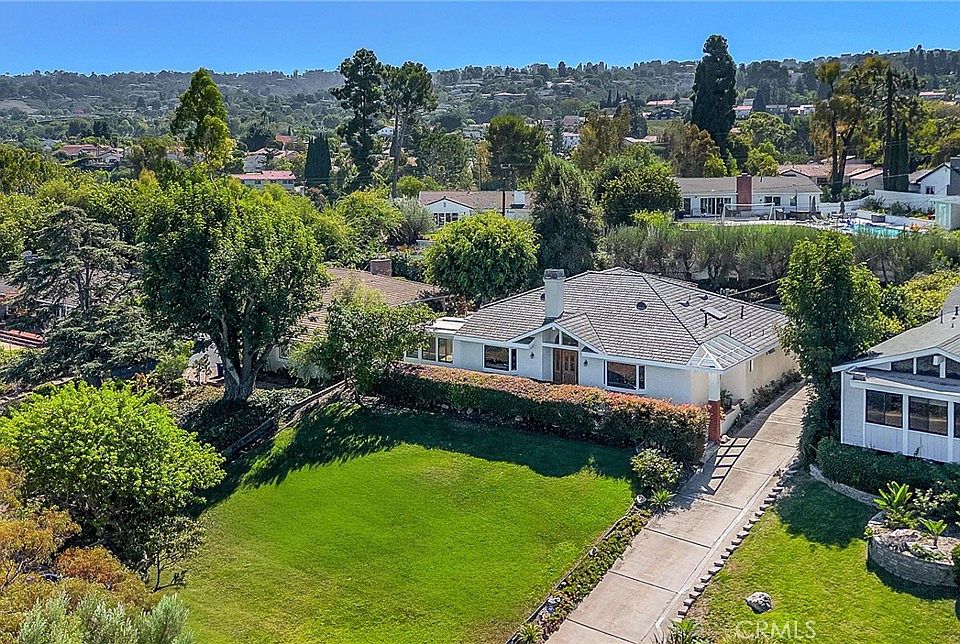 1st image of 10 Palos Verdes Ln