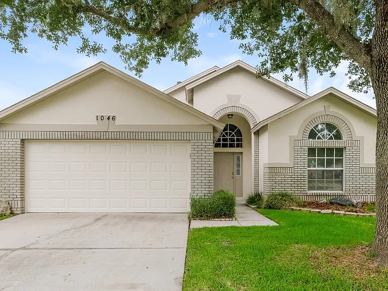 1046 Crimson Clover Ln — Photo 1