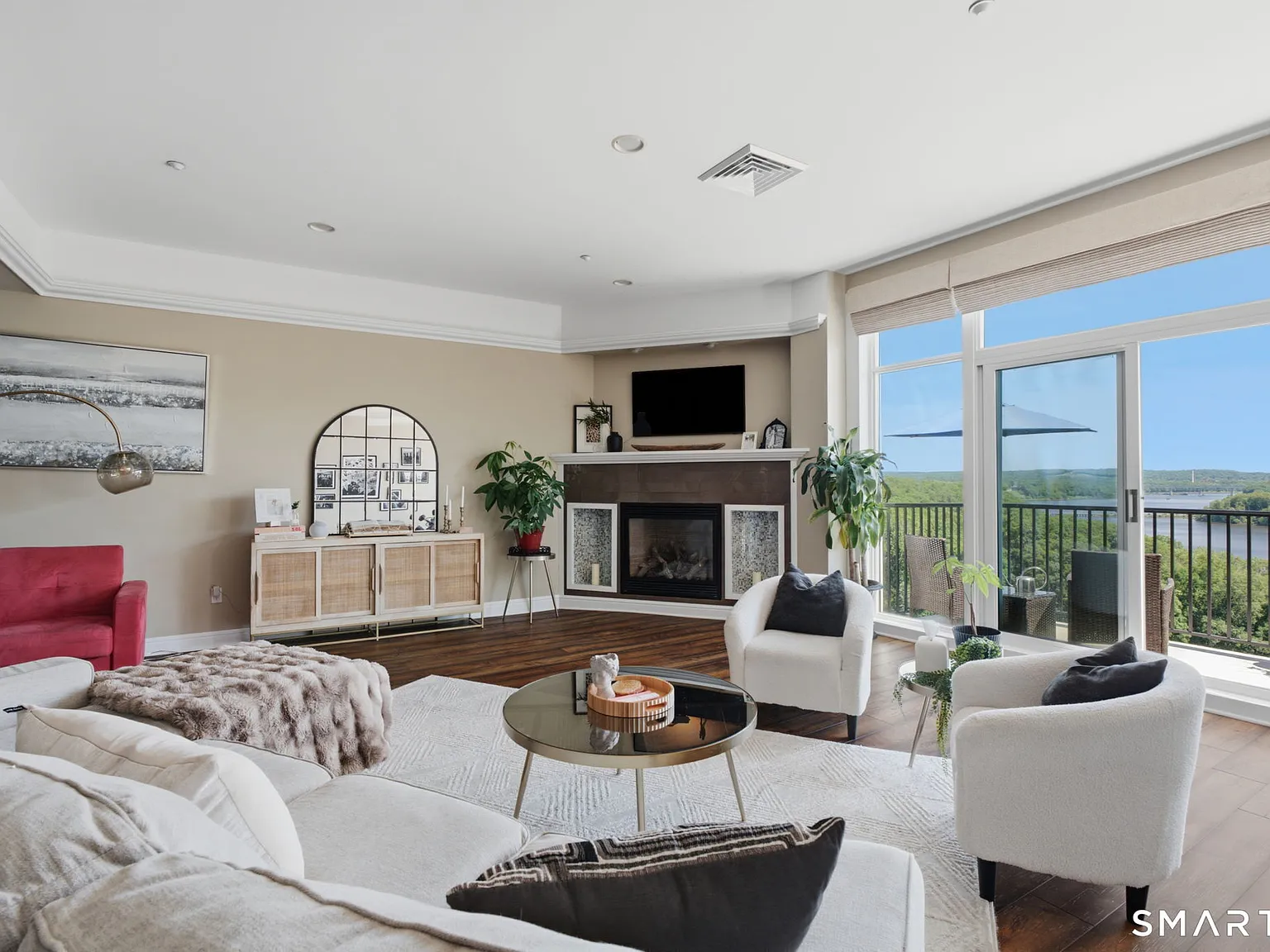 Cove View Towers — Photo 1