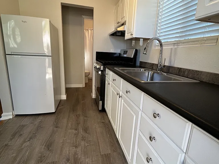 2820 Wallace St #B — Photo 7