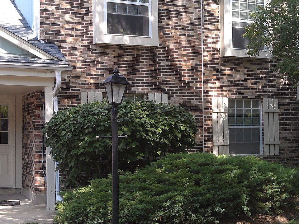 1st image of 1582 Burr Oak Ct APT C