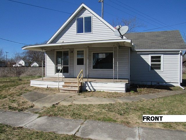 1st image of 104 E Main St