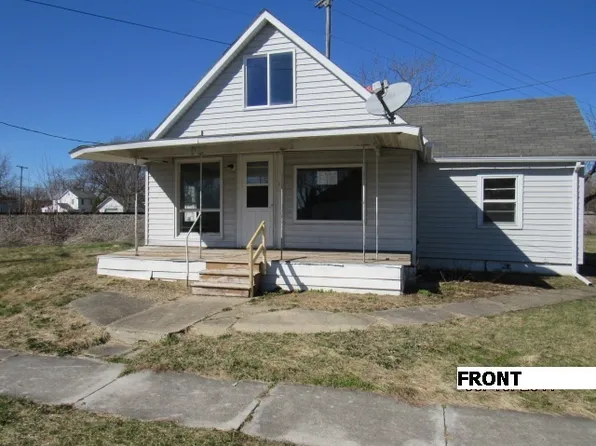 104 E Main St, Thawville, IL 60968