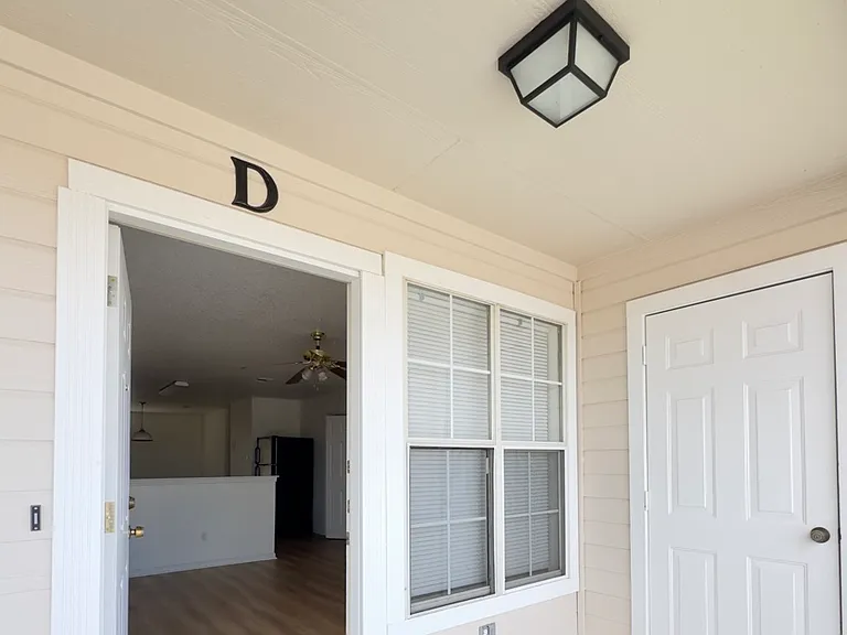 1602 Dugger Cir #D — Photo 2