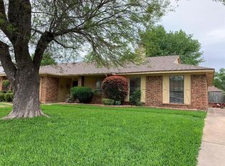 2421 Chestnut Way, Bedford, TX 76022