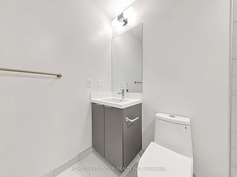400 King St W #719 — Photo 14