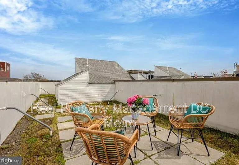 927 12th St NE — Photo 15