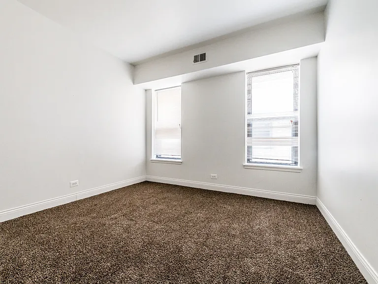 5046 S Champlain Ave — Photo 10