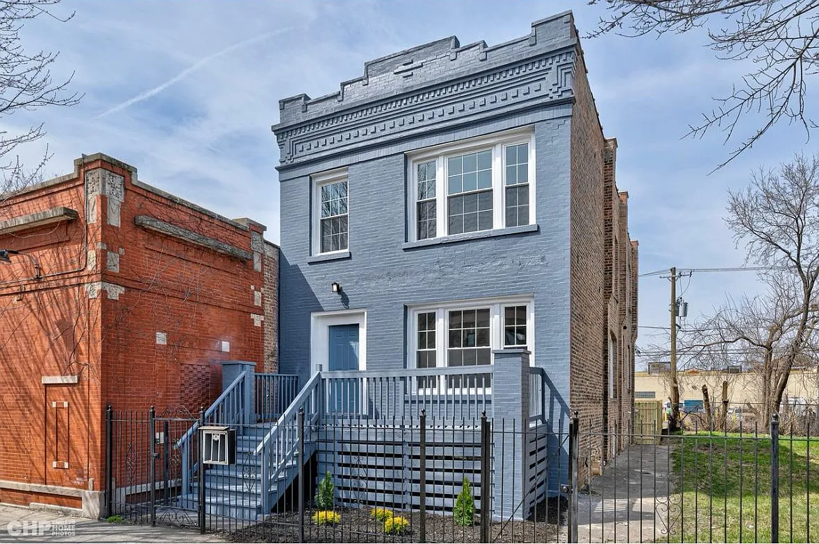7052 S Vernon Ave — Photo 2